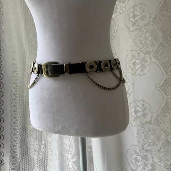 Vintage 90s Western Chain Concho Belt Black Leather Gold Hardware - Picture 6 of 13